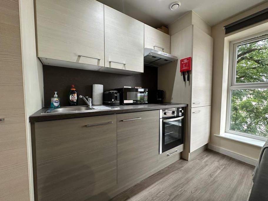 Studio Flat In Bolton Apartment Екстериор снимка