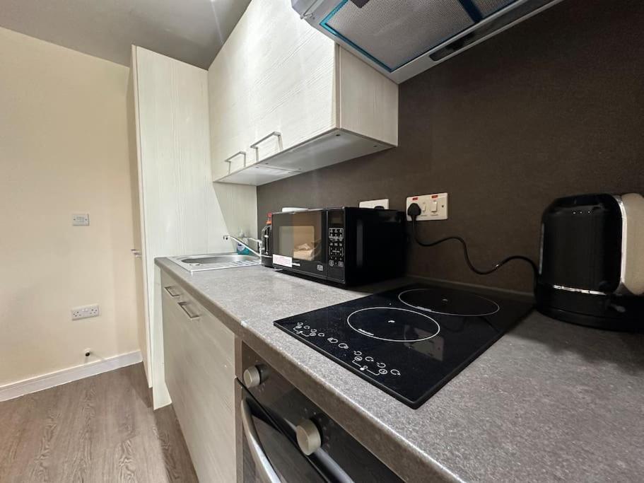 Studio Flat In Bolton Apartment Екстериор снимка